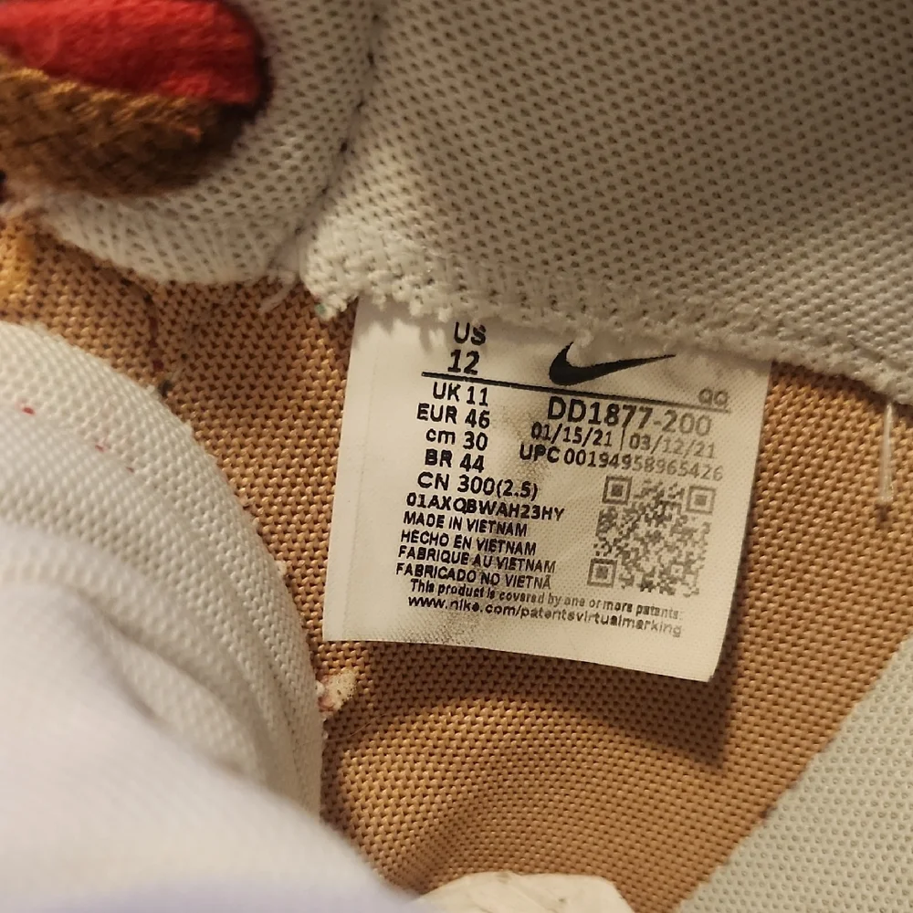 "Nike Blazer Low × Sacai Sneakers - Picture 2 of 8